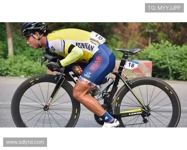 南京攀岩队在城市马拉松积分榜上以82分领先其他队伍展现强劲实力